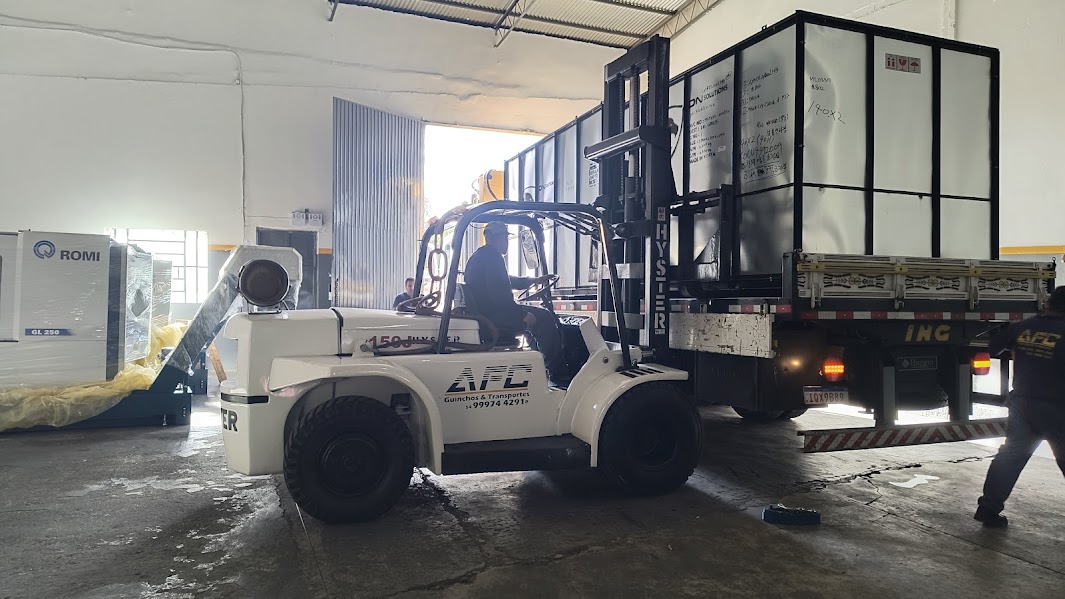 Serviços de Empilhadeira.jpg